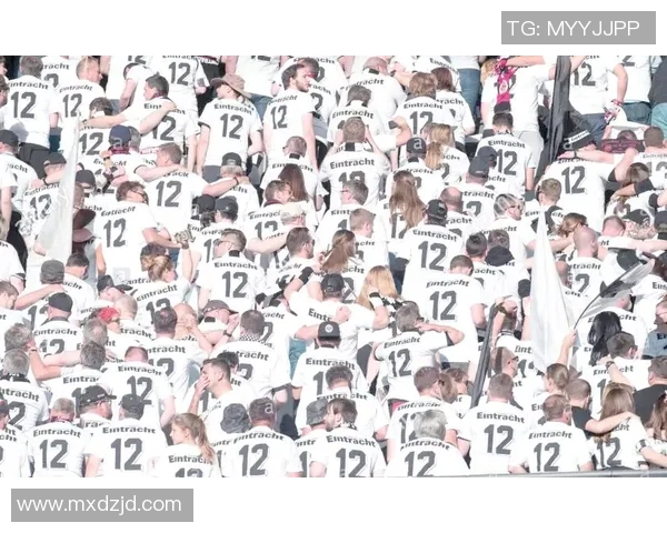 三号球衣背后的传奇故事与足球明星的辉煌人生