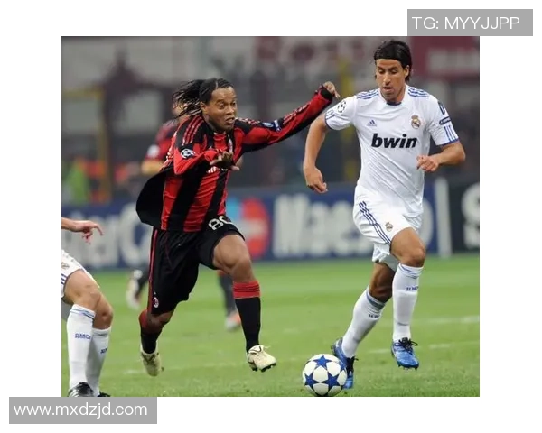 小罗独特发型揭秘足球场上的时尚风向标与个人魅力展现