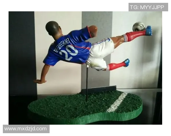 足球明星手办摆饰品的魅力与收藏价值探讨