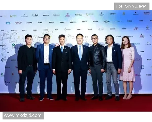 巴西足球明星齐聚一堂共同观赛分享激情与荣耀 巴西足球明星齐聚一堂共同观赛分享激情与荣耀