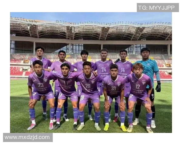 新疆籍足球明星年薪揭秘背后的故事与成就分析 新疆籍足球明星年薪揭秘背后的故事与成就分析