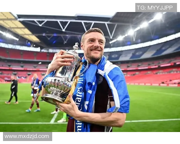 足球明星外号地狱犬背后的故事与传奇成就揭秘 足球明星外号地狱犬背后的故事与传奇成就揭秘