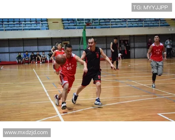 重庆篮球队在冠军赛中的个人能力展现与战术执行分析 重庆篮球队在冠军赛中的个人能力展现与战术执行分析