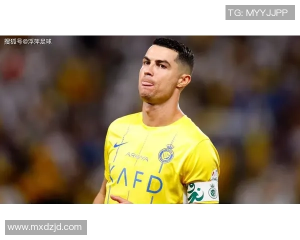 足球明星与哥斯拉的惊人相似之处引发球迷热议与幽默讨论