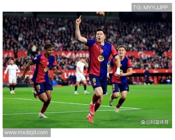 足球明星瞬间定格在镜头之中展现精彩瞬间与激情四溢的赛场魅力 足球明星瞬间定格在镜头之中展现精彩瞬间与激情四溢的赛场魅力